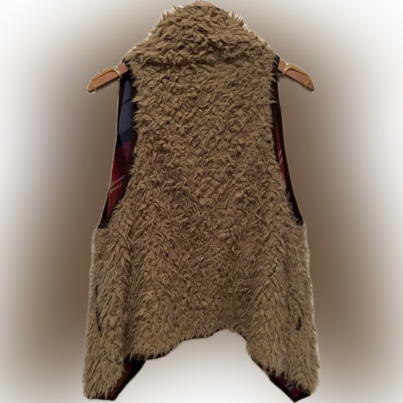 Reversible vest. So cozy! - Picture 2 of 4